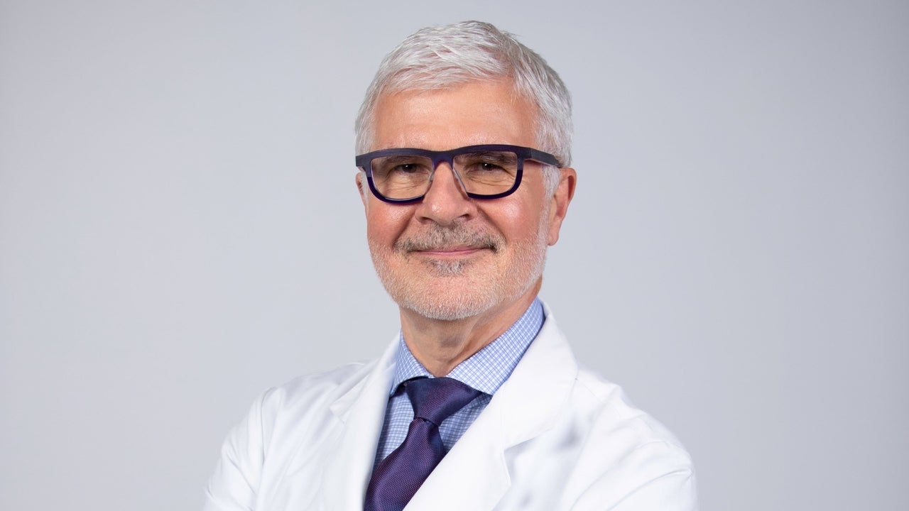 Dr. Steven Gundry Says 'Eating Your Sunscreen' Could Be the Secret to Glowing Skin